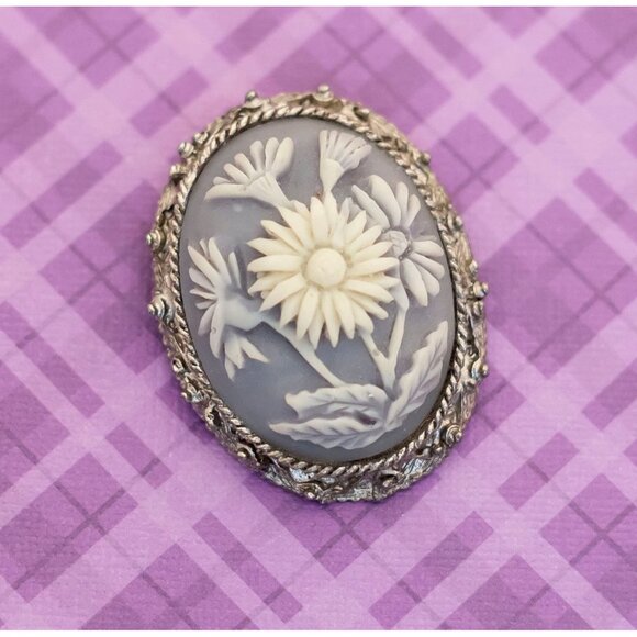 Vintage White Sunflower Oval Intricate Brooch - V17 - Picture 1 of 2